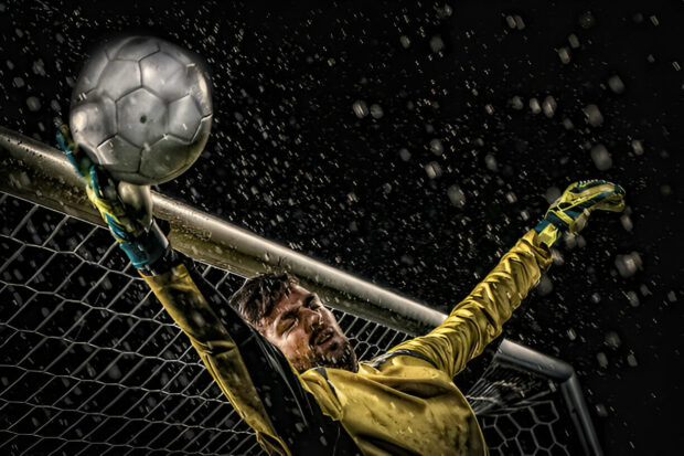 5 Factors to Focus on When Picking Goalkeeper Gloves