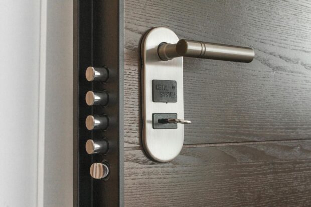 Common Lock Issues Faced by London Residents and How to Fix Them
