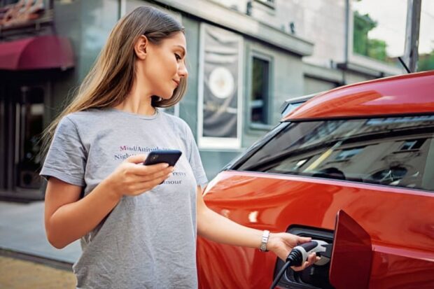 Does Tesla Come with Mobile Connector