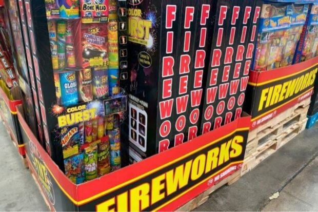 How to Choose Right Fireworks Display Pack for Your Event