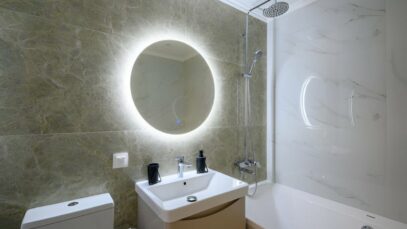 LED Mirrors vs. Traditional Mirrors Which Is Right