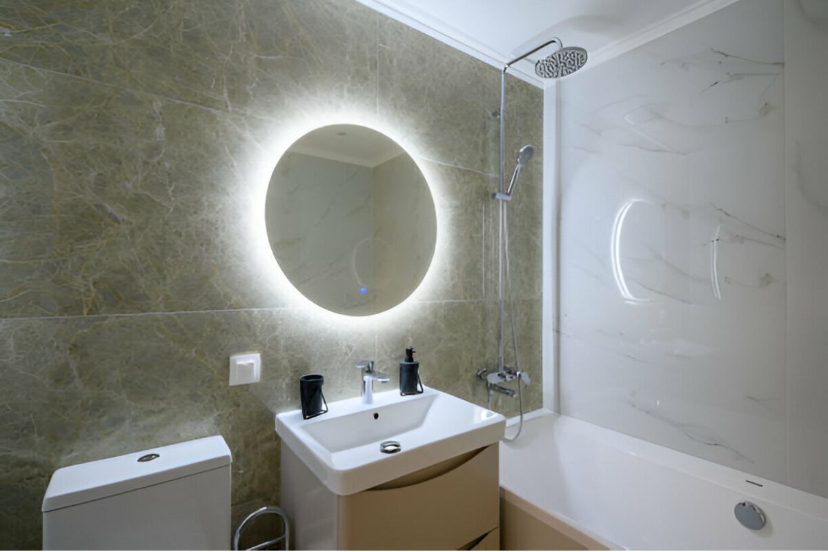 LED Mirrors vs. Traditional Mirrors Which Is Right