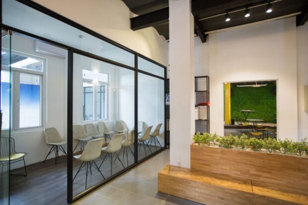 Aluminum Frame Systems for Glass Partitions